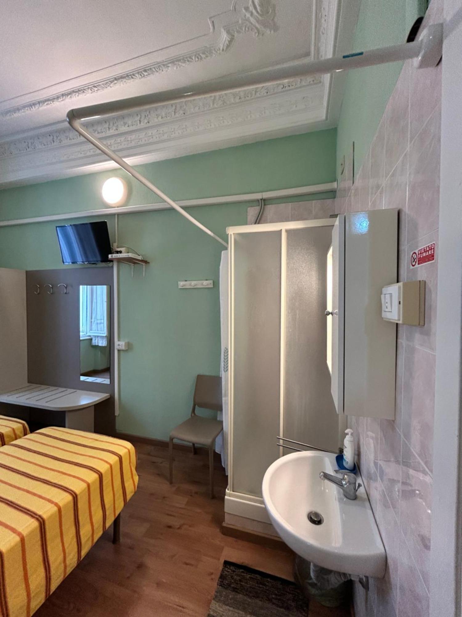 Hotel Barone Genoa Bagian luar foto