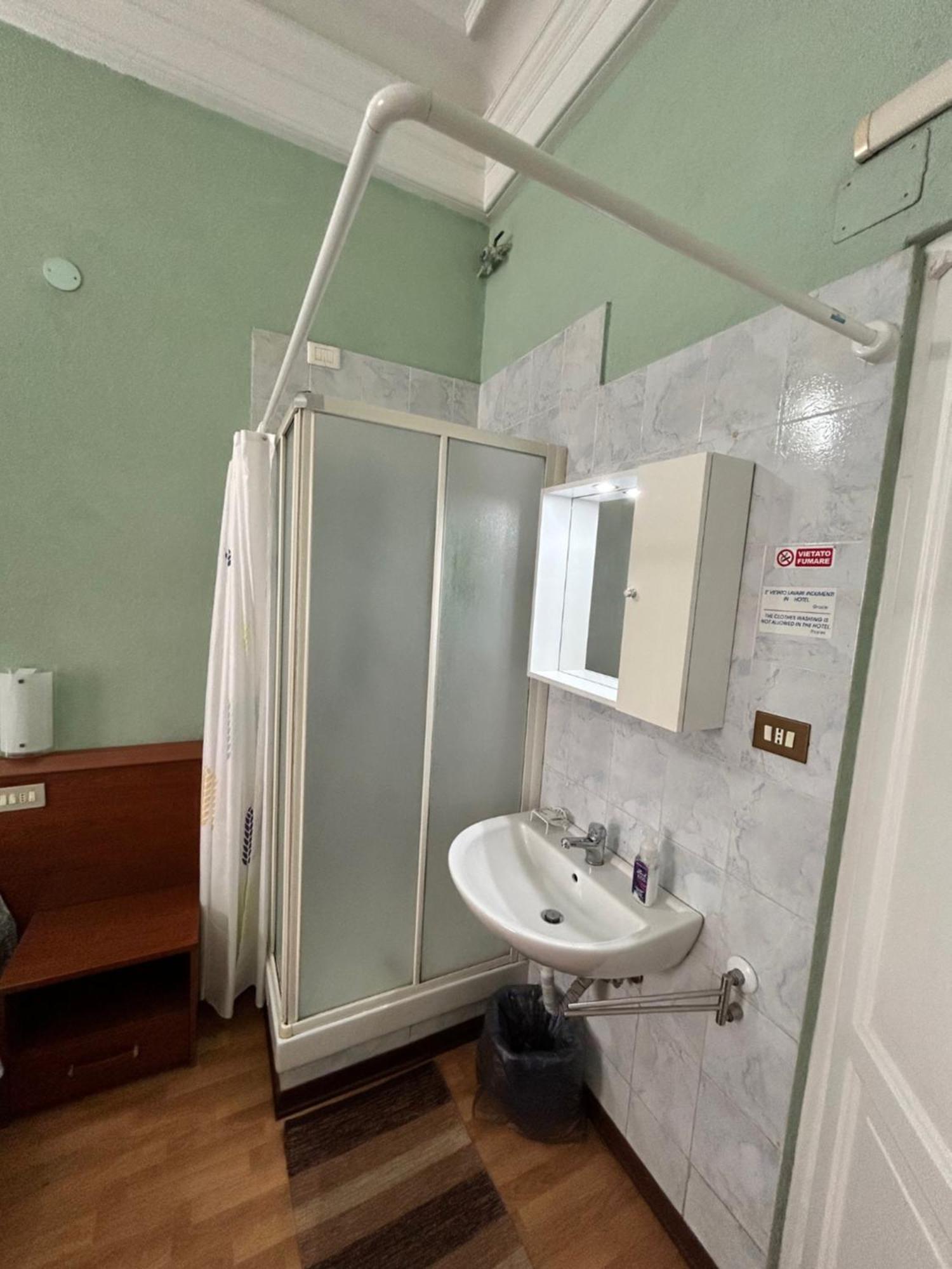 Hotel Barone Genoa Bagian luar foto